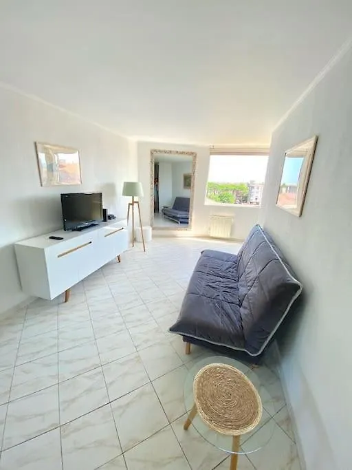 Appartement Spacieux 65M2, Avec Piscine Et Parking Frejus