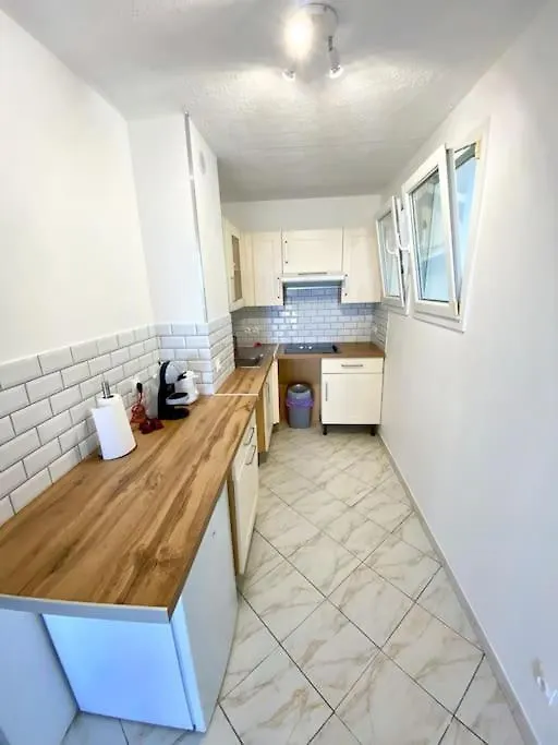 Appartement Spacieux 65M2, Avec Piscine Et Parking Frejus France