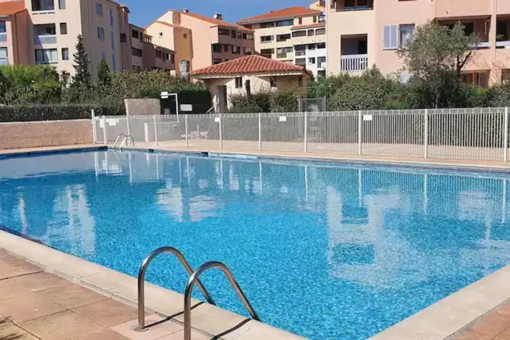 Appartement Spacieux 65M2, Avec Piscine Et Parking Frejus 0*,  France