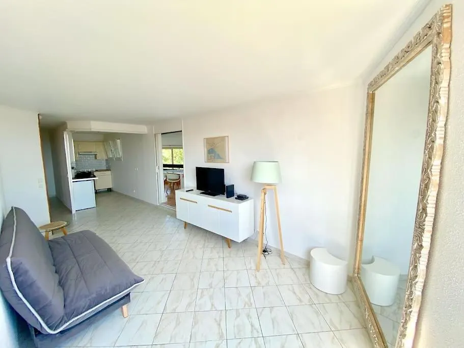 Appartement Spacieux 65M2, Avec Piscine Et Parking Frejus France